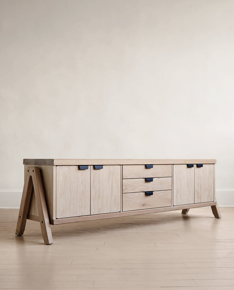 V Credenza