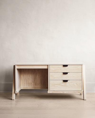 V Desk