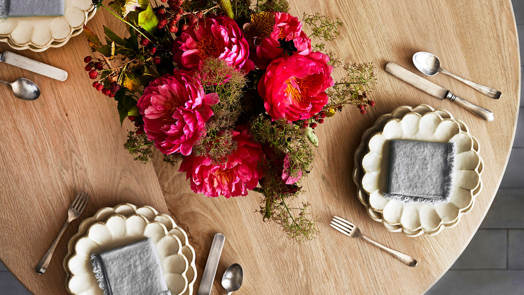 Kant Round Dining Table